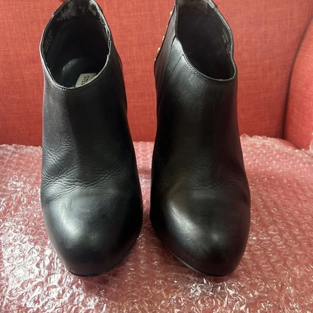 STEVE MADDEN CLUBBIN LEATHER WOMENS BLACK STUDDED ANKLE BOOTIES SIZE 8 1/2‎